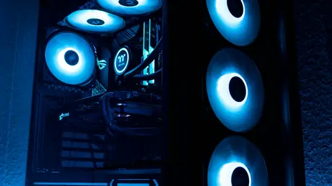 Case di PC con pannello in vetro e ventole ad anello blu